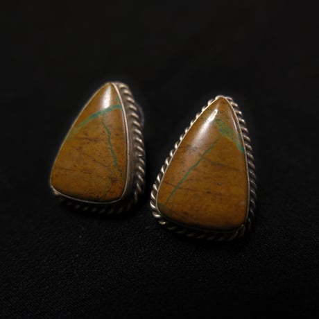 indian jewely / boulder turquoise pierce