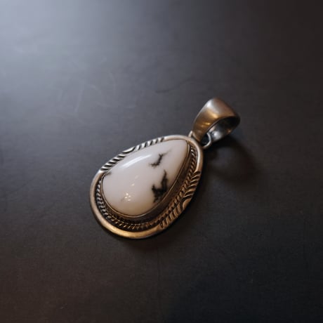 indian jewely / white buffalo pendant top