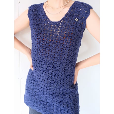 hand knit vest with pins / navy
