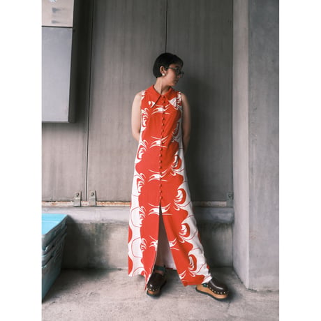 unknown / no-sleeve dress