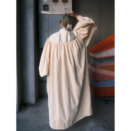 MURPHY ROBES / volumey gown