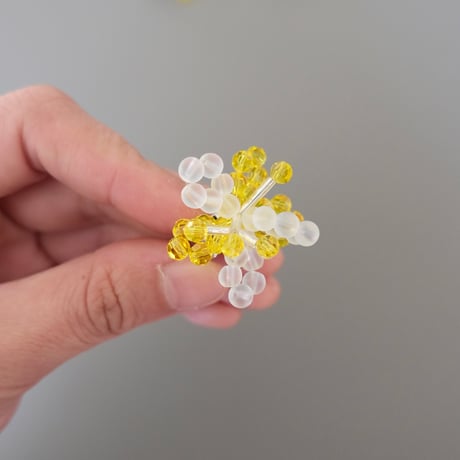 lili by SERI / beads flower ear cuff