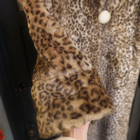 vintage leopard fake fur coat