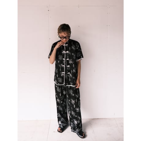china set up / black