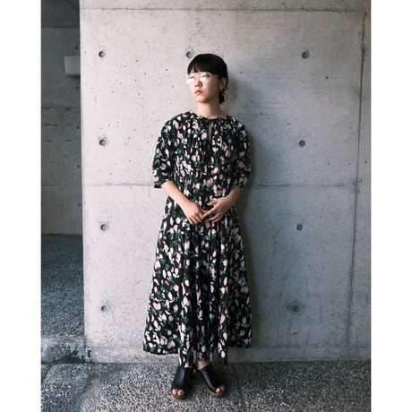 “MARNI” neck ribbon black×flower print dress