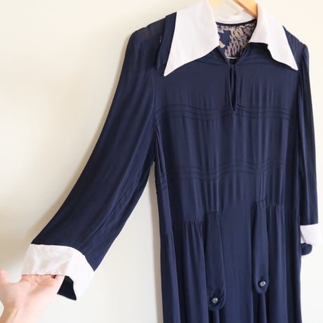 60 / see-through navy dress