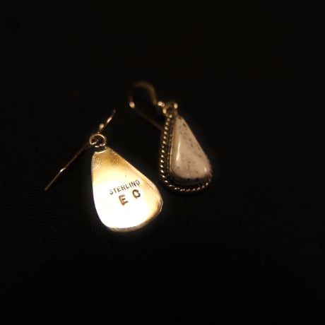indian jewely / "white buffalo"drop shape pierce