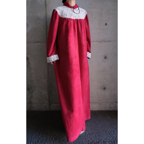 velours dress with lace