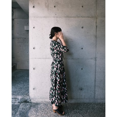 “MARNI” neck ribbon black×flower print dress