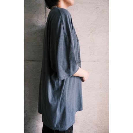 over dye tee "tennis" / black