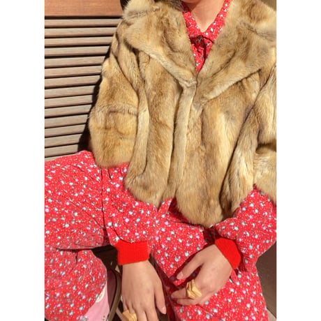 unknown / fur cape