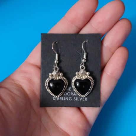 navajo / heart motif onyx pierce