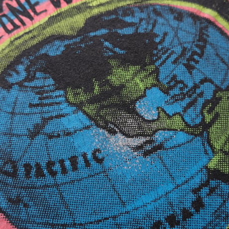 90s "Earth" print tee / black