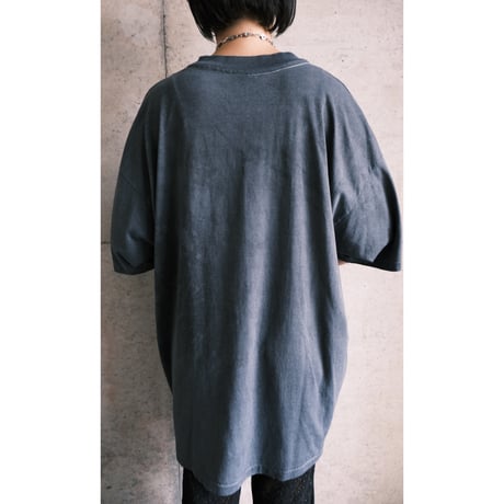 over dye tee "tennis" / black