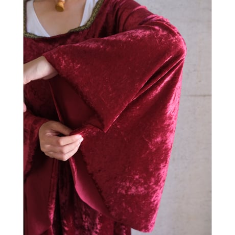 bell sleeve velours dress