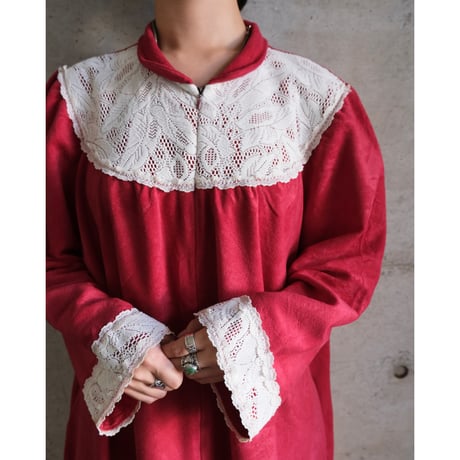 velours dress with lace