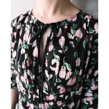 “MARNI” neck ribbon black×flower print dress