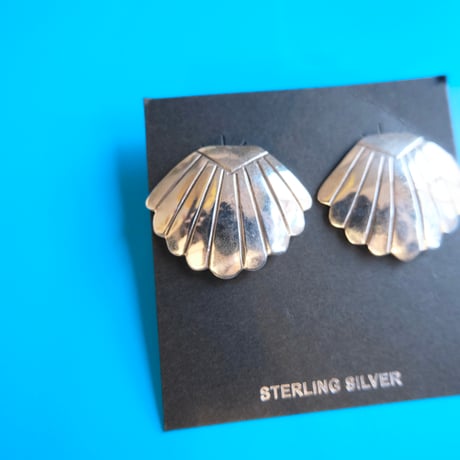 indian jewely / "shell" motif pierce