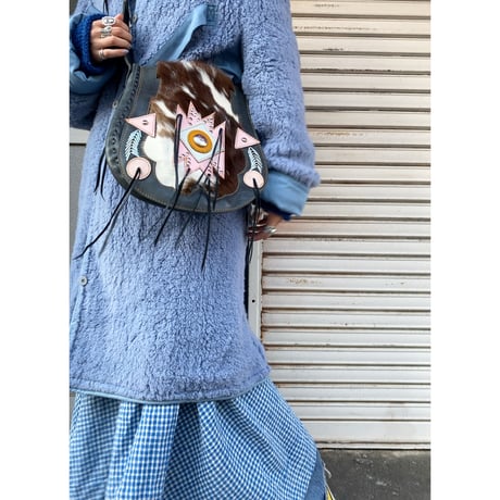 special item / leather shoulder bag