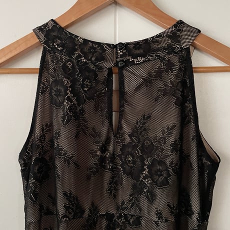 no-sleeve lace dress “black”