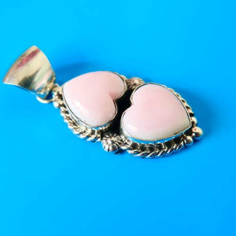 navajo / "heart" pendant top / conch shell