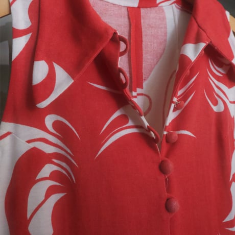 unknown / no-sleeve dress