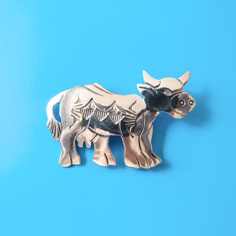 Indian jewelry / “cow” silver brooch