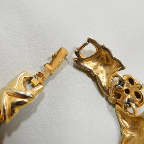 heart motif gold bracelet