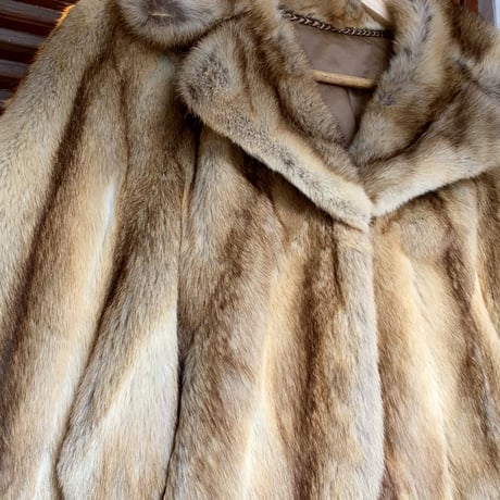 unknown / fur cape