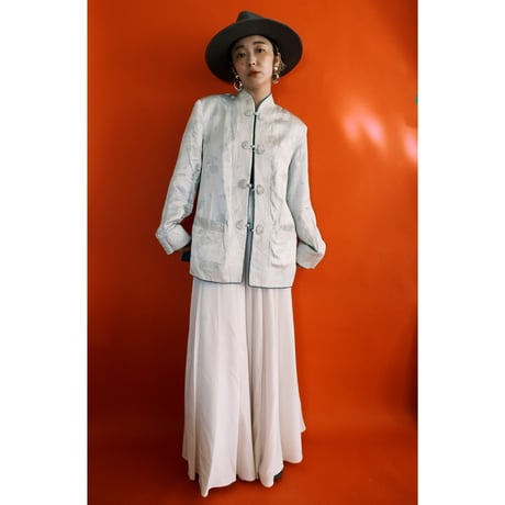 white pleats skirt