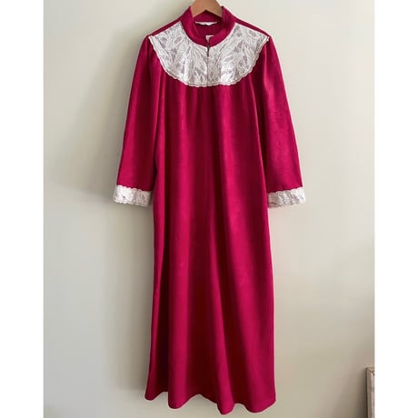 velours dress with lace