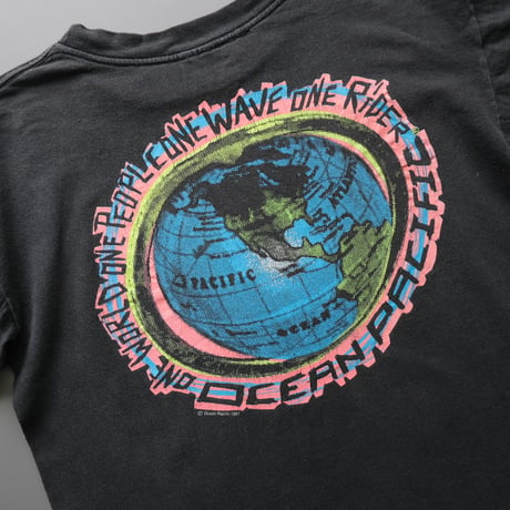 90s "Earth" print tee / black