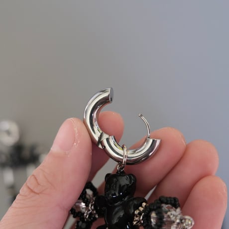 lili by SERI / "bear" pierce / black