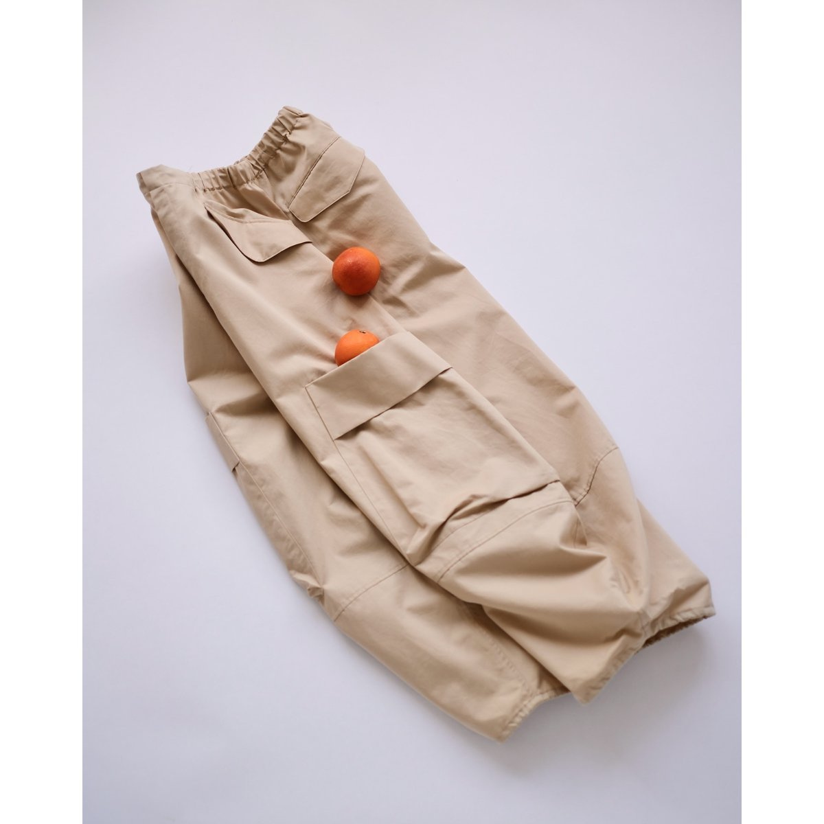 TENNE HANDCRAFTED MODERN ミリタリーバレルパンツ TENNE HANDCRAFTED MODERN ミリタリーバレルパンツ – blanc