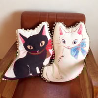 リボンキャットダイカットクッション