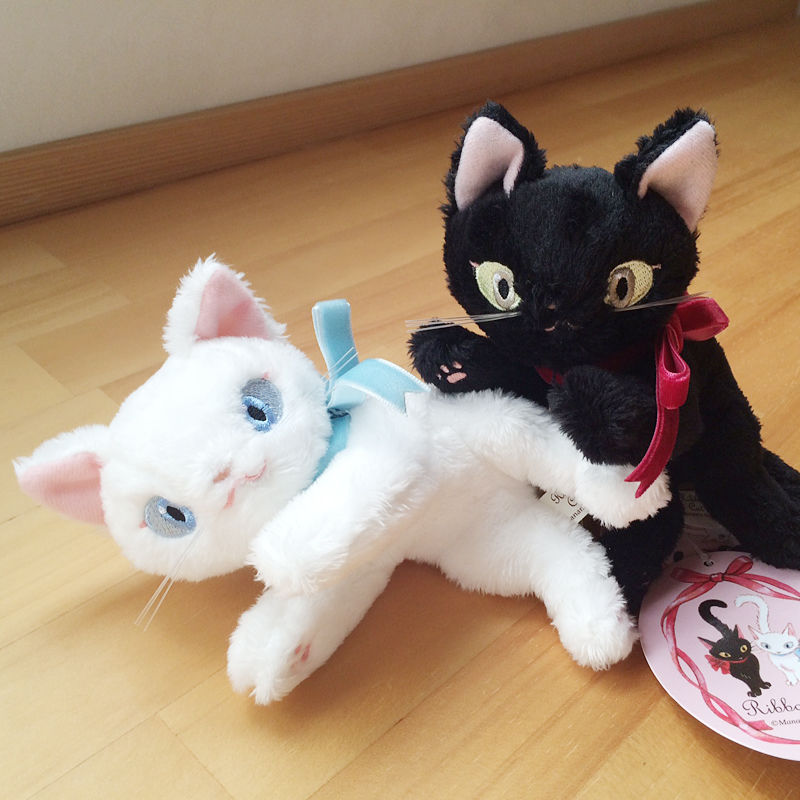 白猫とお気に入りのリボン ぬいぐるみ 海外作家様 アーティストベア