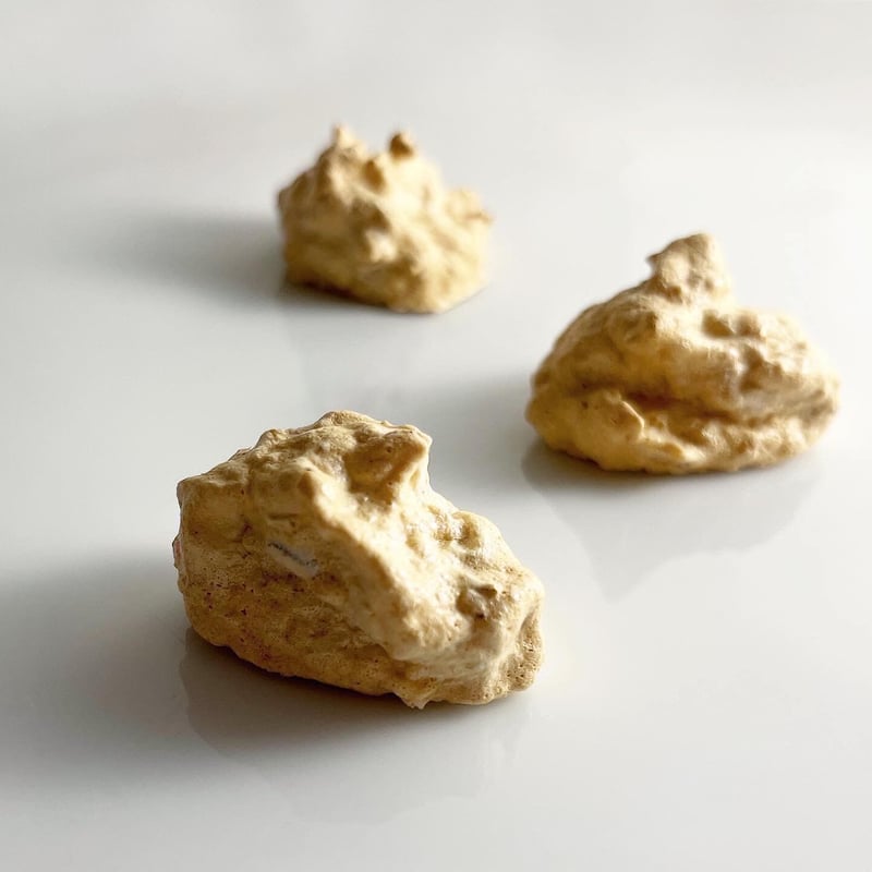 Grocery SYM gris 有機ヘーゼルナッツのメレンゲ 40g | SYM THE SHOP