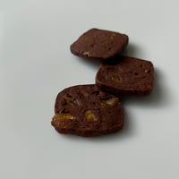 Grocery Sym Gris + Noir ヴァローナのカカオ　シチリア産有機小麦 ハイランド種パイナップルのドライ　オーガニックピンクペッパーのクッキー 40g