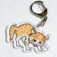アクリルキーホルダー『やんのんかネコちゃん（茶トラ）』(5ｃｍ×5ｃｍ)