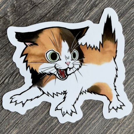 ステッカー『やんのんかネコちゃん（三毛猫）』(縦5.3cm×横5.8cm)