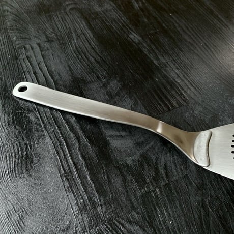 【人生が変わる料理道具掲載】柳宗理デザインの美しすぎるフライ返し（バタービーター）