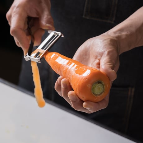 【オー!マイゴッド!で紹介】世界の200種類以上のピーラーを使い比べて飯田屋がたどり着いた究極のピーラー「JK01 エバーピーラー右きき用」