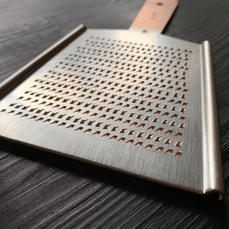 飯田屋オリジナル】大根の旨味爆発！職人の手打ち極上銅製おろし金（小