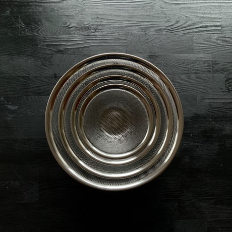 【人生が変わる料理道具掲載】柳宗理デザインのパンチングザル16cm