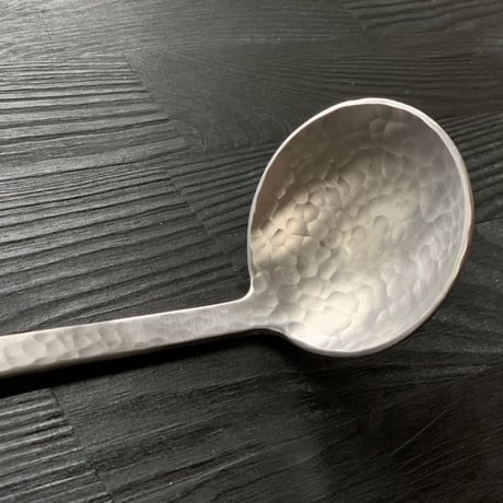 【職人の手仕事】軽くて扱いやすい！飯田屋オリジナルのアルミ製打出しお玉