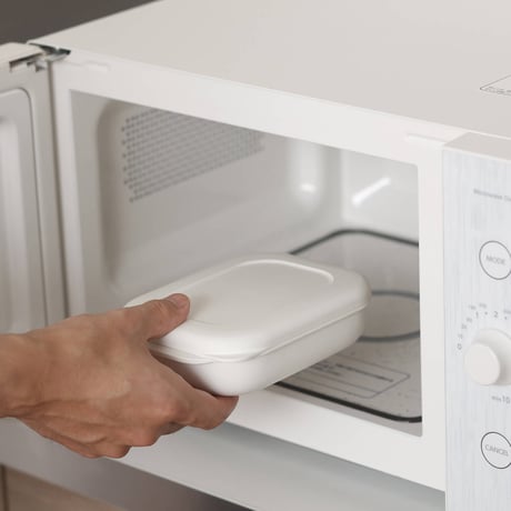 レンジで冷凍ご飯をムラなくふっくらと温められる保存容器「極冷凍ごはん容器大盛り用2個入 ホワイト」