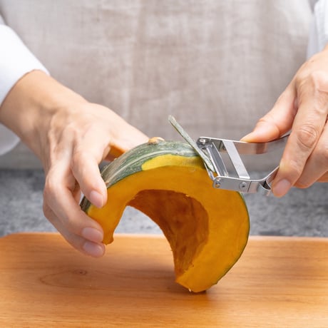 【LDKピーラー部門ベストバイ受賞】世界の200種類以上のピーラーを使い比べて飯田屋がたどり着いた究極のピーラー「JK09 エバーピーラーミニ左きき用」
