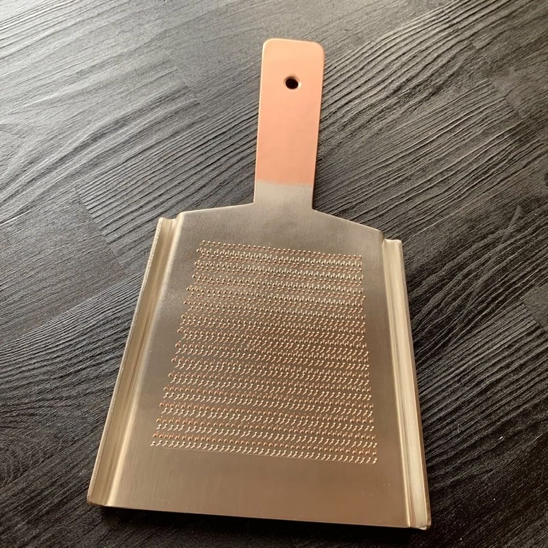 飯田屋オリジナル】大根の旨味爆発！職人の手打ち極上銅製おろし金（中