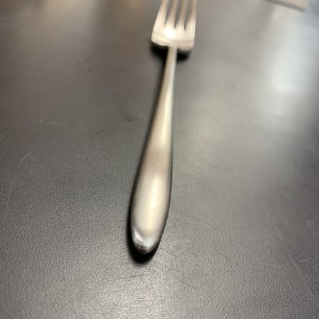【人生が変わる料理道具掲載!】飯田屋オリジナルのアウラつや消しデザートフォーク