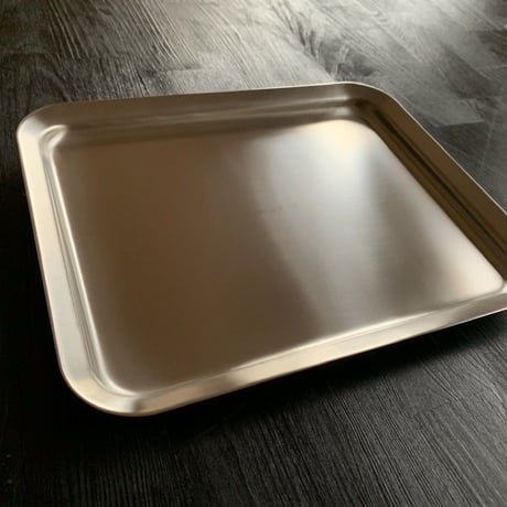 【料理家を虜にした極上の浅型バット】ラバーゼ角バットの蓋がわりにもなるステンレス角プレート21cm